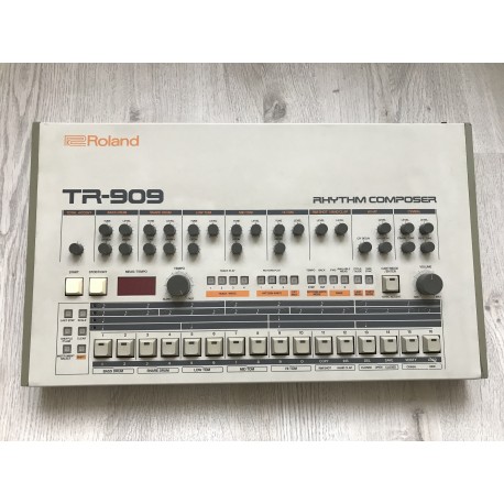 ROLAND - TR 909